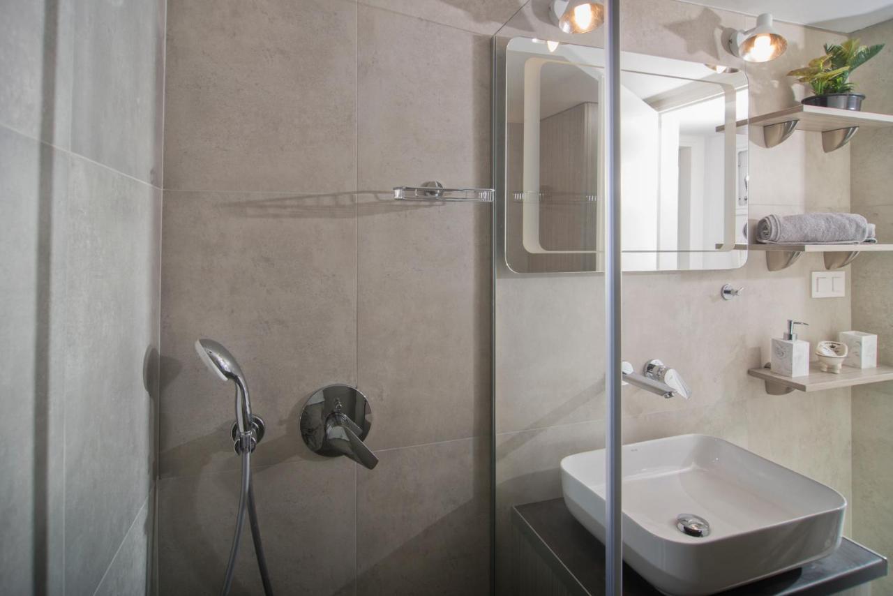 Urban Chic Luxury At The City Center カラマタ エクステリア 写真