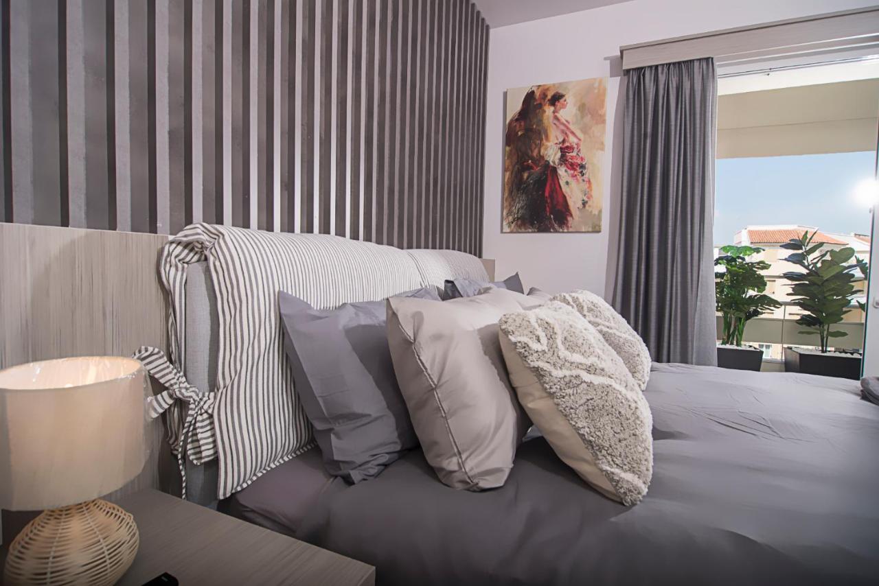 Urban Chic Luxury At The City Center カラマタ エクステリア 写真